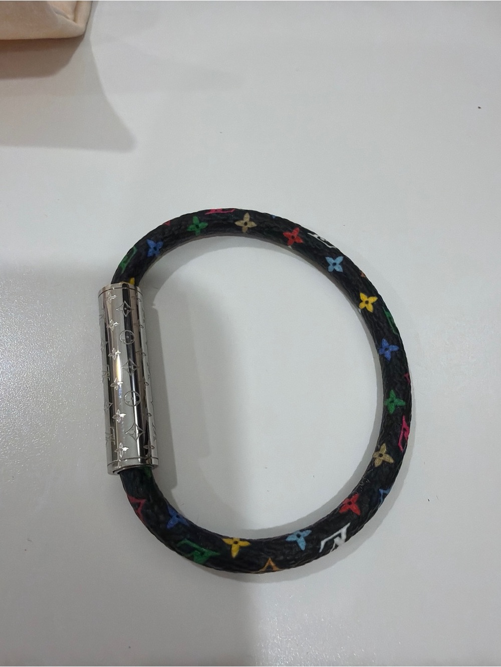 Louis Vuitton x Takashi Murakami
LV Confidential Bracelet - Picture 6 of 11
